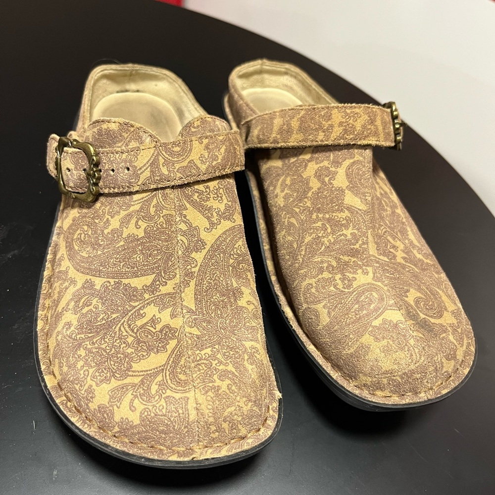 Alegria Paisley Tan and Gold Clogs